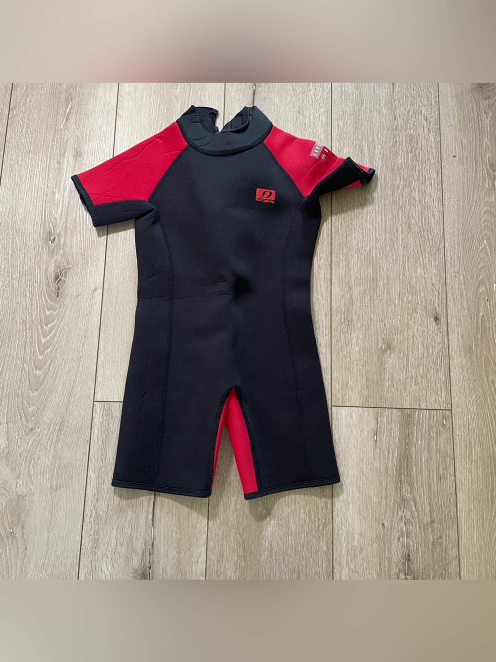 Dark Lightning Kids Shorty Wetsuit Size 6 3mm Neoprene Thermal Swimsuit RedBlack - Picture 2 of 6